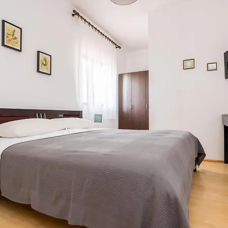 Dubasa Guest house Vantacici