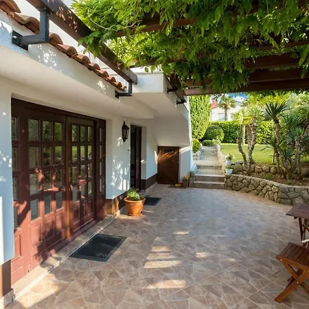 Dubasa Guest house Vantacici